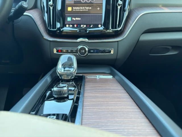 Volvo XC60 Dark Plus