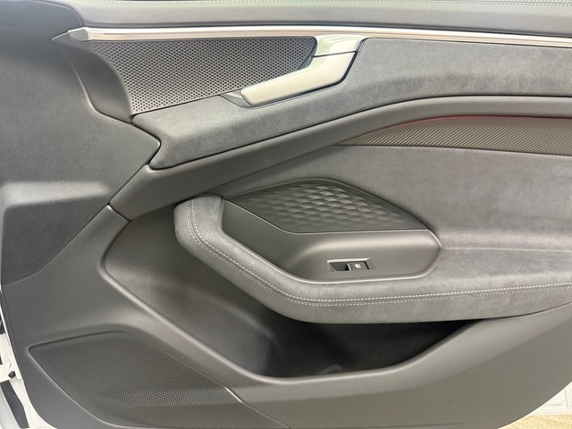 Audi A6 Avant Quattro S-Tronic