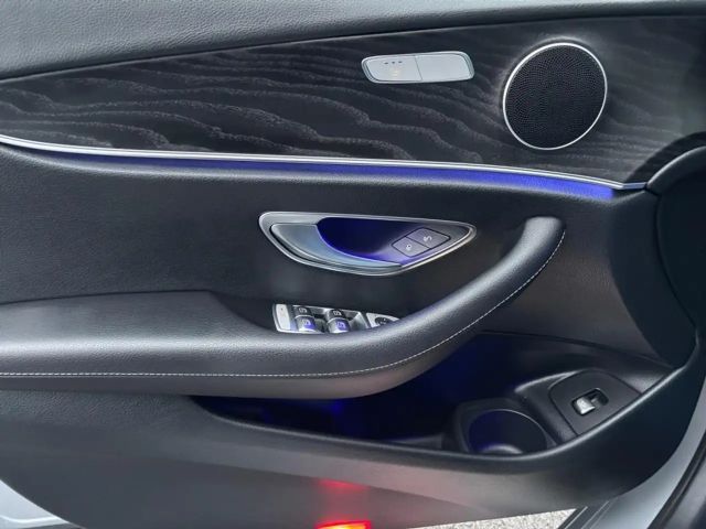 Mercedes-Benz E 300 AVANTGARDE Sedan