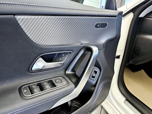 Mercedes-Benz CLA 180 Coupé Progressive