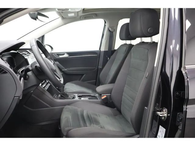 Volkswagen Touran 1.5 TSI DSG R-Line