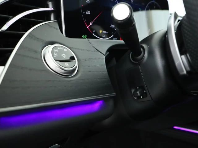 Mercedes-Benz E 220 AMG Line E 220 d Sedan