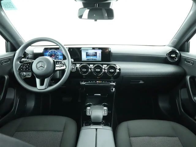 Mercedes-Benz A 180 A 180 d