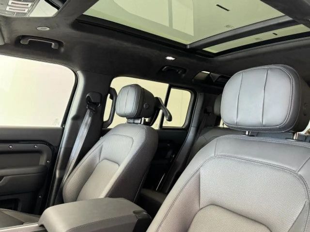 Land Rover Defender 110 Black Pack D300