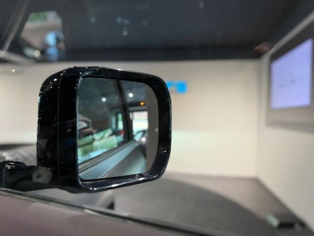 Land Rover Defender 110 Black Pack