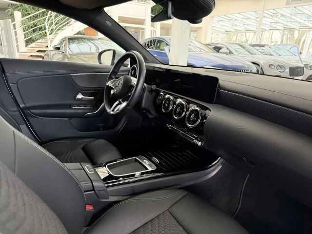 Mercedes-Benz CLA 180 Sedan Urban