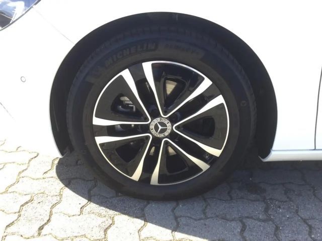 Mercedes-Benz B 180 Progressive