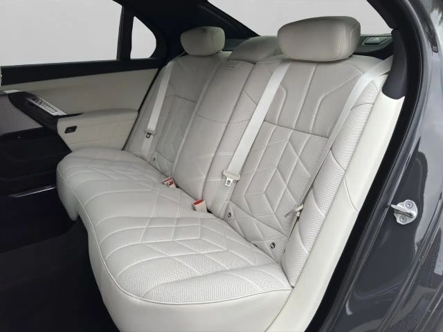 BMW 740 740d M-Sport Sedan xDrive