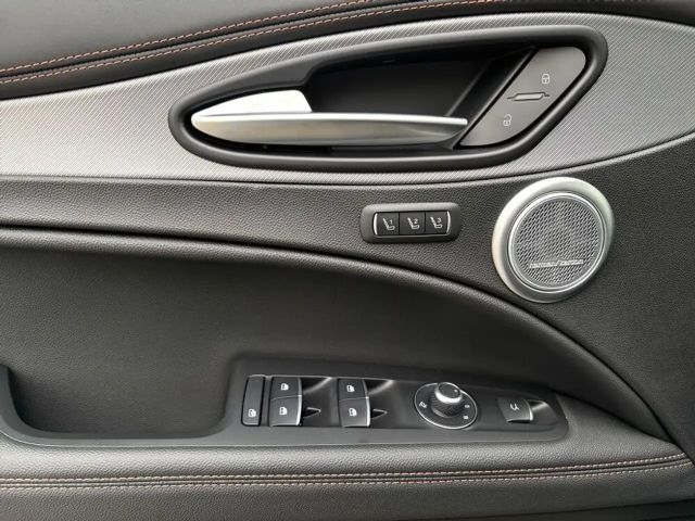 Alfa Romeo Stelvio AT8 Q4