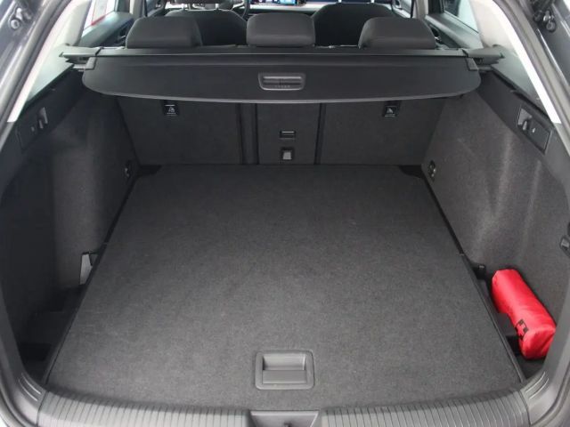 Volkswagen Golf 8 1.5 TSI"Life"LED AHK Nav LaneASS App