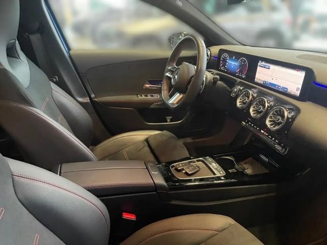 Mercedes-Benz A 200 A 200 d AMG Line