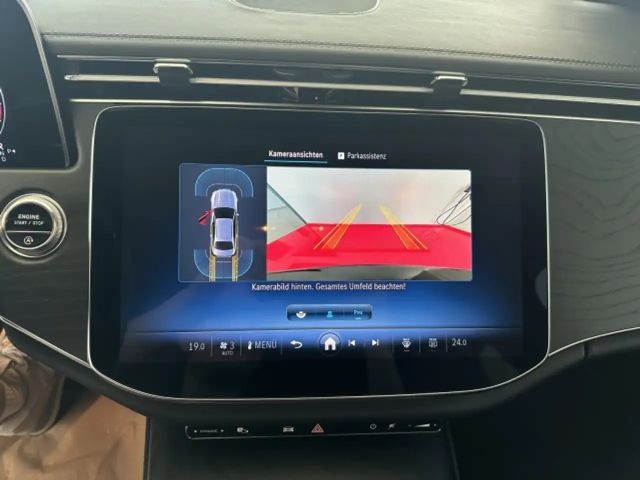 Mercedes-Benz E 200 AMG Line Sedan