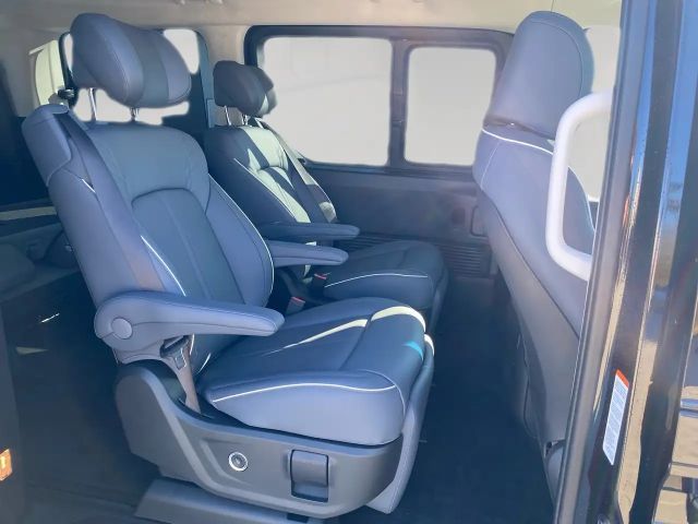 Hyundai Staria Signature