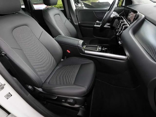 Mercedes-Benz B 200 Sedan