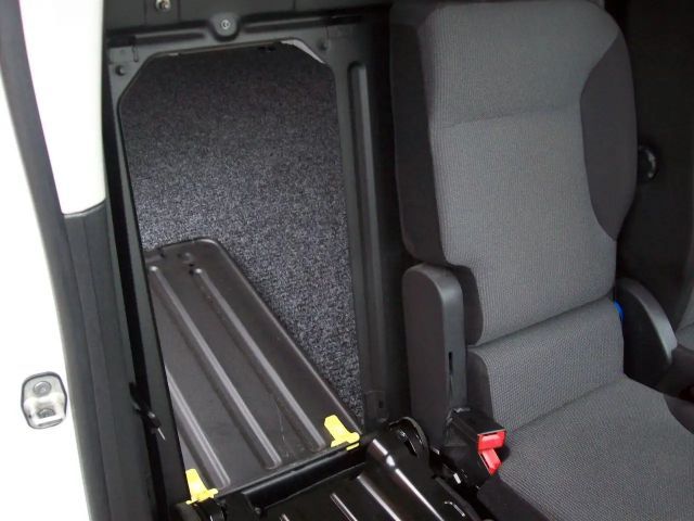 Opel Combo E 1.2 Cargo XL Holzboden Anhängerkupplung