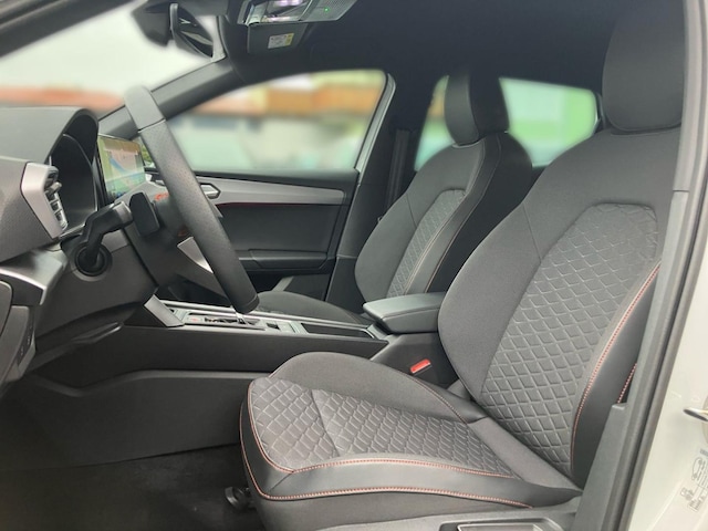 Seat Leon 1.5 eTSI Connect DSG FR-lijn