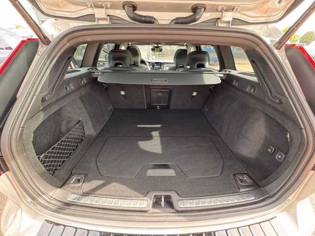 Volvo V60 Dark Hybrid Ultimate