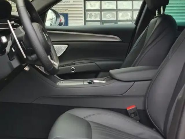 Maserati Grecale / Head-Up/ Ganzjahresreifen/ Panoramadach