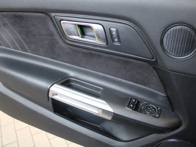 Ford Mustang Fastback GT 5.0 V8