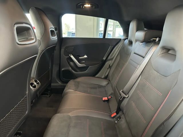 Mercedes-Benz CLA 200 AMG Line