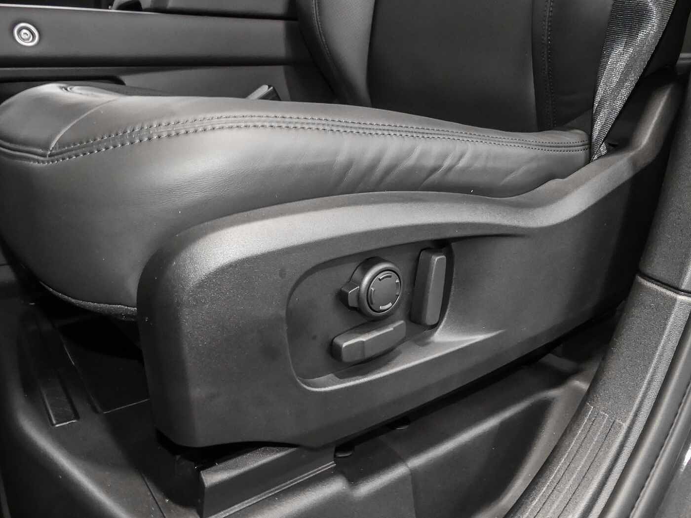 Land Rover Defender 110 Dynamic SE