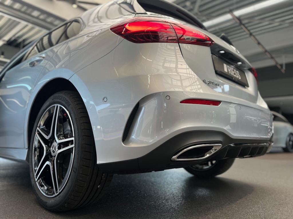 Mercedes-Benz A 250 A 250 e AMG Line