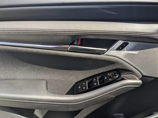 Mazda 3 2.5L Exclusive-line