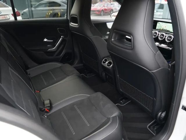 Mercedes-Benz A 220 A 220 d AMG Line