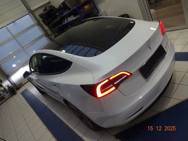 Tesla Model 3 AWD Performance