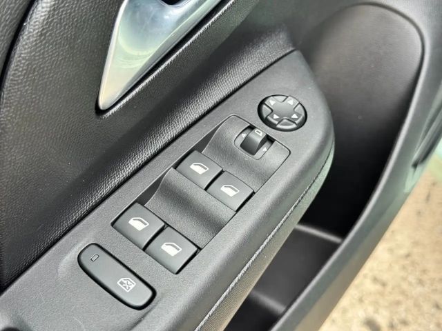 Opel Corsa Yes 1.2 SONDERMODELL*SHZ+LHZ*PDC*DAB