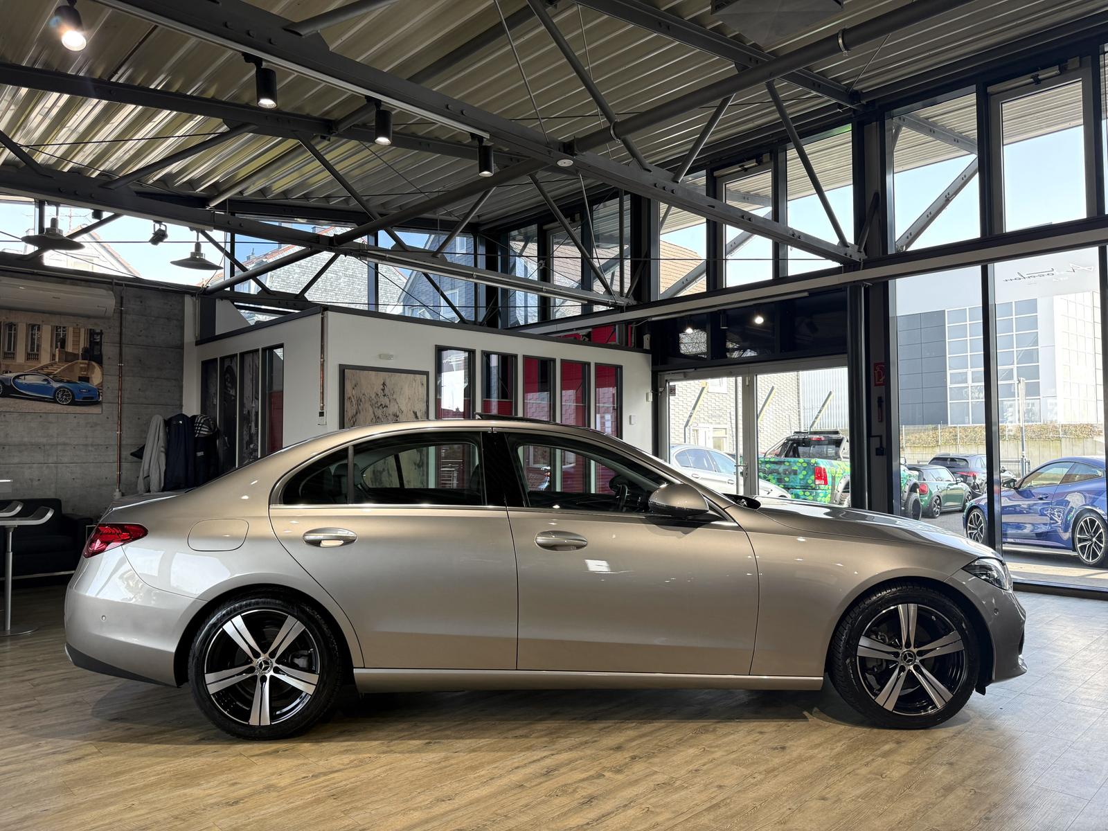 Mercedes-Benz C 200 AVANTGARDE Sedan