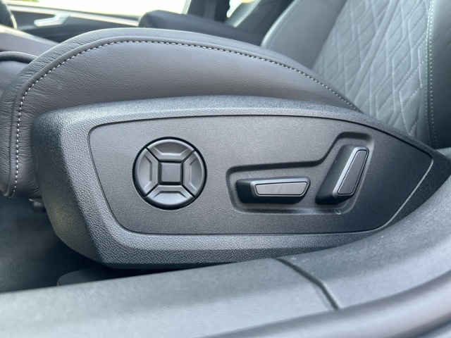 Audi A6 Avant Quattro S-Tronic