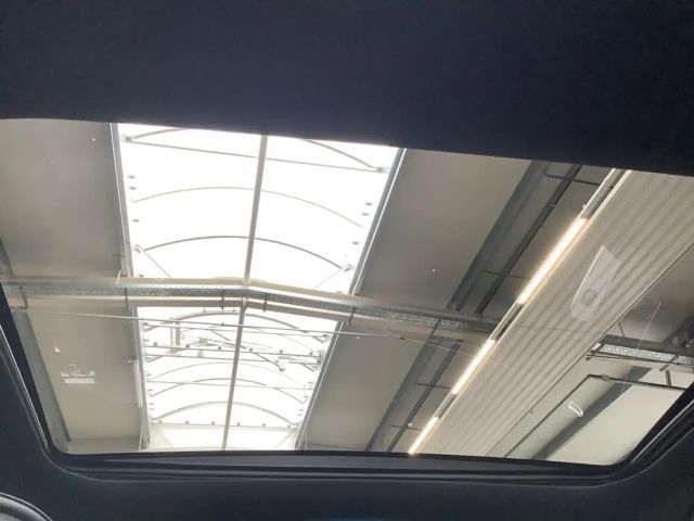 Mercedes-Benz E 200 AMG Line Sedan