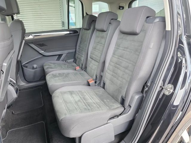 Volkswagen Touran 1.5 TSI DSG IQ.Drive R-Line