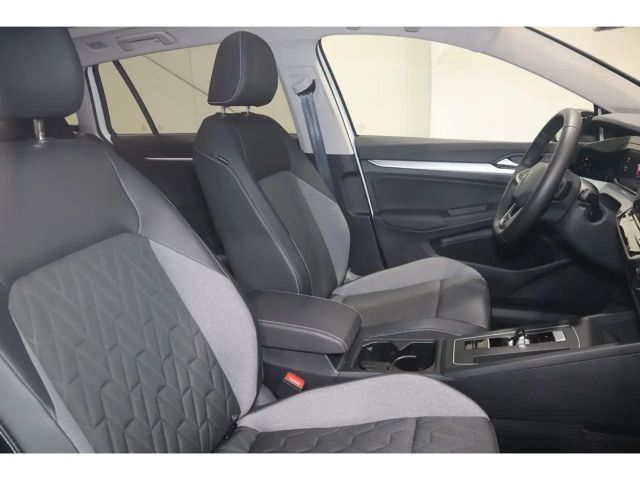 Volkswagen Golf 1.5 eTSI DSG Variant