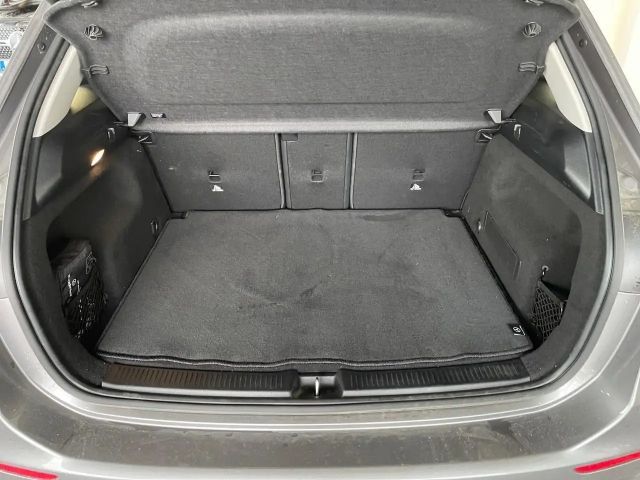 Mercedes-Benz B 200 Progressive Sedan