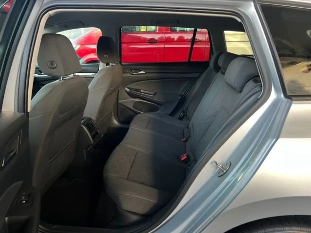 Volkswagen Golf Life Variant