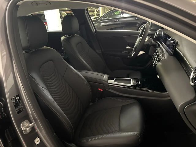 Mercedes-Benz A 180 A 180 d Hatchback