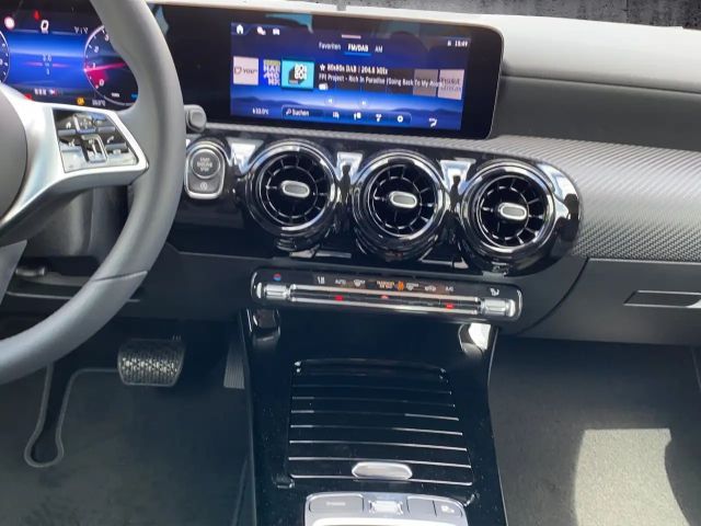 Mercedes-Benz A 180 A 180 KAMERA+TEMPO+MBUX+SPUR/BREMS+NAVI+LED+SHZ