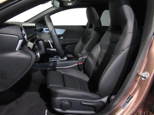 Mercedes-Benz CLA 200 AMG Line Coupé