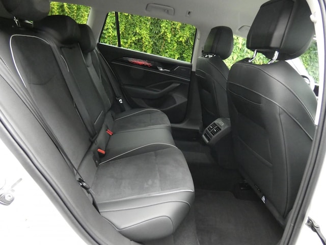 Volkswagen Passat 1.5 eTSI Business DSG Variant