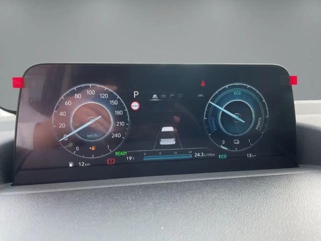 Hyundai Staria Signature