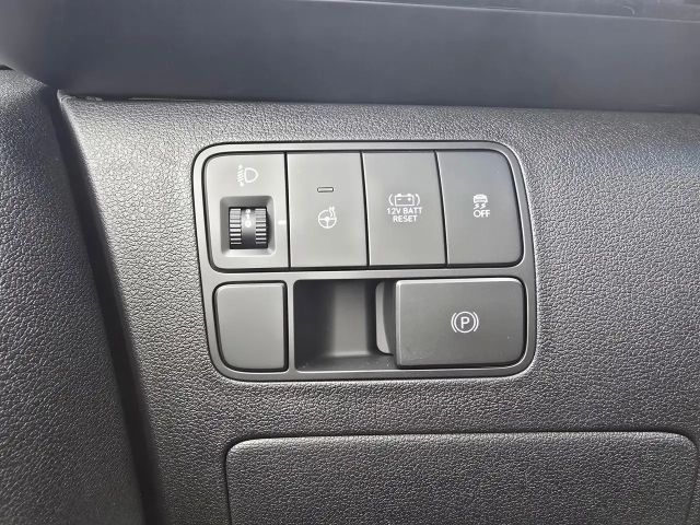 Hyundai Staria Signature