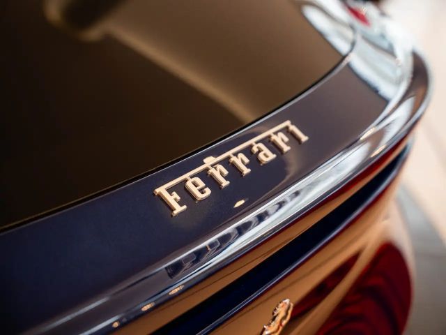 Ferrari Purosangue Panoramadach*Massagesitze*LED-Lenkrad