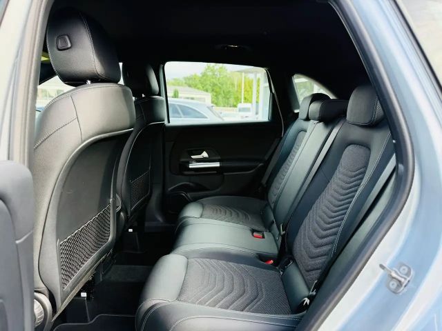 Mercedes-Benz B 180 B 180 d Progressive Sedan