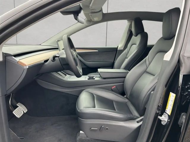 Tesla Model Y AWD Dual Motor Performance