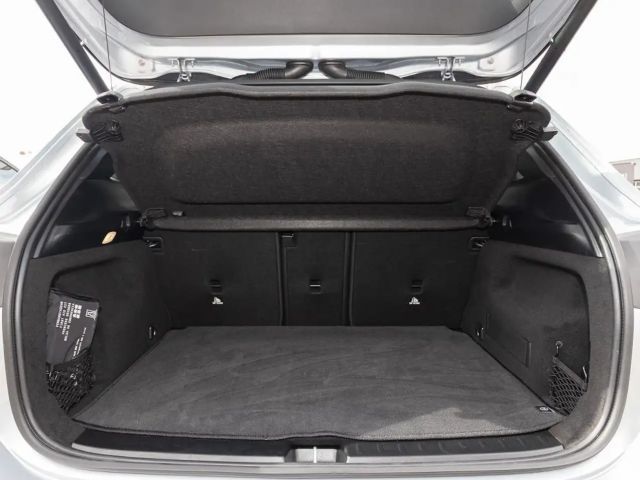 Mercedes-Benz GLA 180 W-Paket ParkAss. LED SpurH el.Heck LM