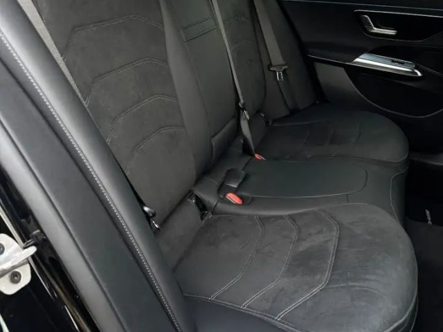 Mercedes-Benz E 220 AMG Line E 220 d Sedan