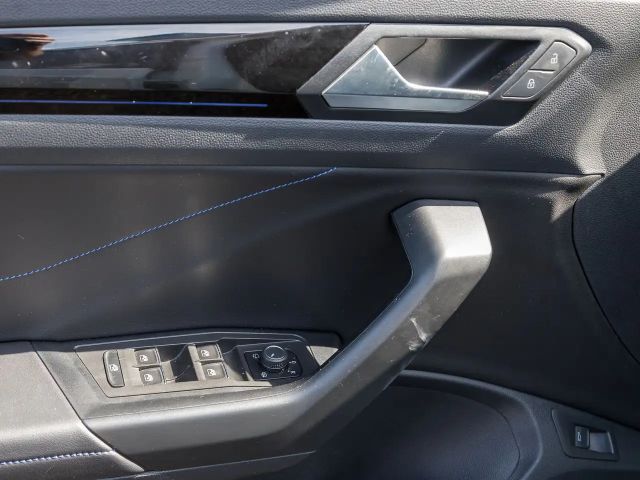 Volkswagen T-Roc R TITAN-ABGAS PANO LM19 MATRIX