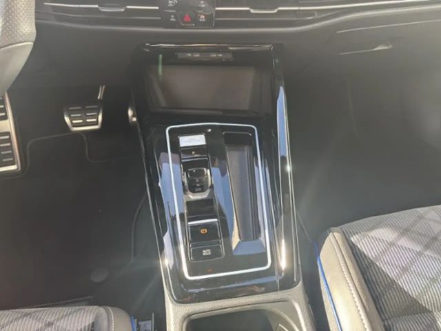 Volkswagen Golf 1.5 eTSI Golf VIII R-Line